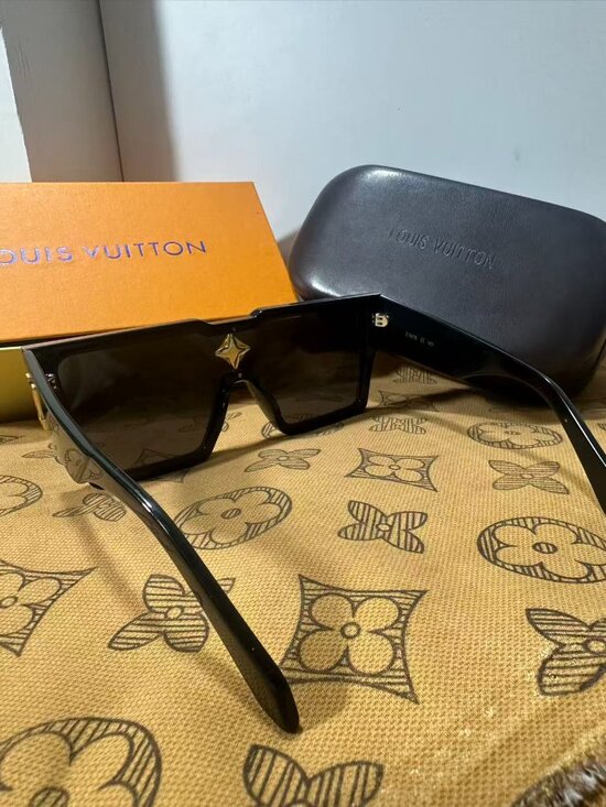ℒLV sunglasses
